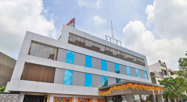 OYO 18972 Hotel Saineel