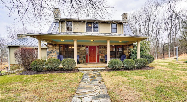 Aldie Home w/ Private Pool: Near Wineries!