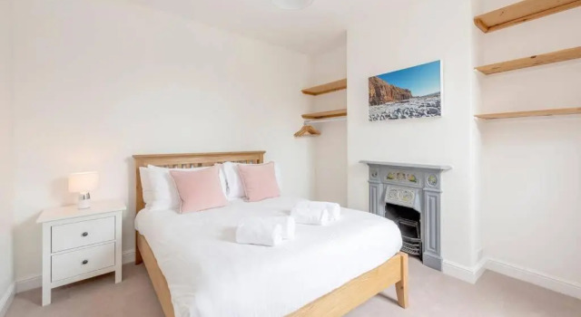 Spacious House - 2 Double Rooms - Street Parking - Garden, Buchen Sie Hotel Bath 