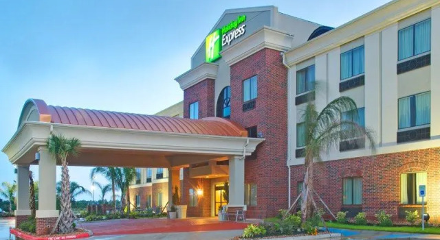 Run of House Holiday Inn Express Hotel & Suites Winnie by IHG