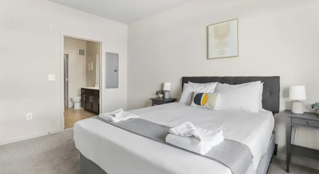 Апартаменты Comfort DC Charm in Crystal Apartments