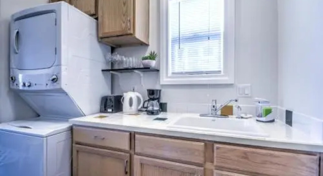 Renovated Bright 1 BR in the heart of Capitol Hill – APT B