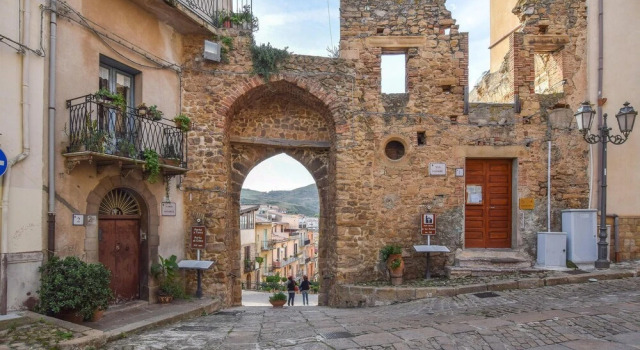 2 Bedroom Amazing Home In Tusa, Book Hotel Hotels in Sicily with Parking, Parking