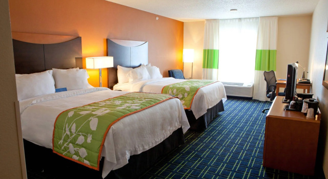 Четырёхместный номер Standard Fairfield Inn and Suites Flint Fenton