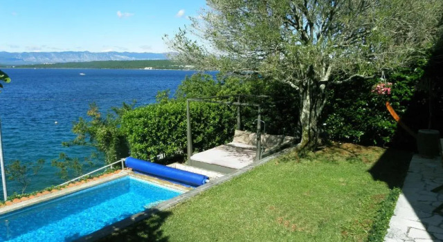 Holiday Home Valica, Varaa Hotelli Hotellit Kvarner Islands uima-altaalla, Uima-allas
