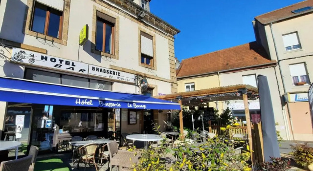 Hôtel le Bocage, Book Hotel Hoteller i Montmarault med parkering, Parkering