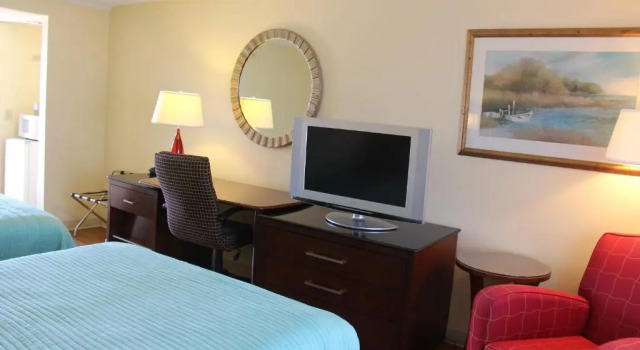 Четырёхместный номер Standard с балконом Seaside Inn & Suites