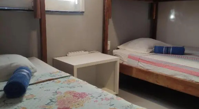 Кровать в общем номере Vila da Sereia hostel e pousada