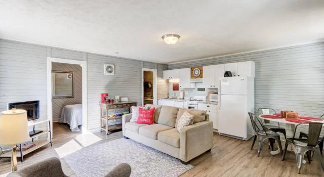 Апартаменты с балконом Cottages at Fair Haven Cove