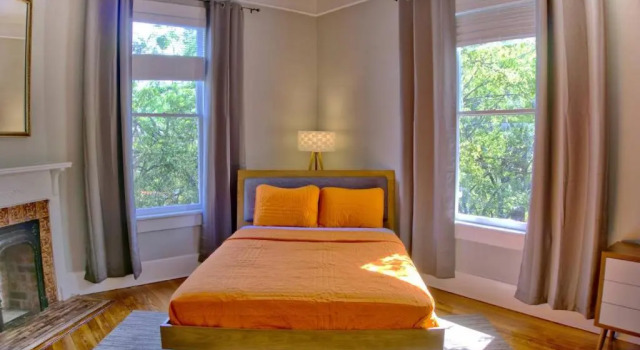 Апартаменты Beautiful Brick 2 Bedroom Home