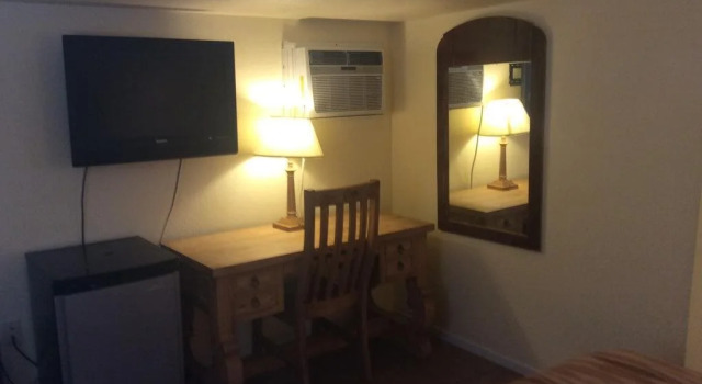 皇家旅馆(Royal Inn), Rezerwuj Hotel George West Teksas