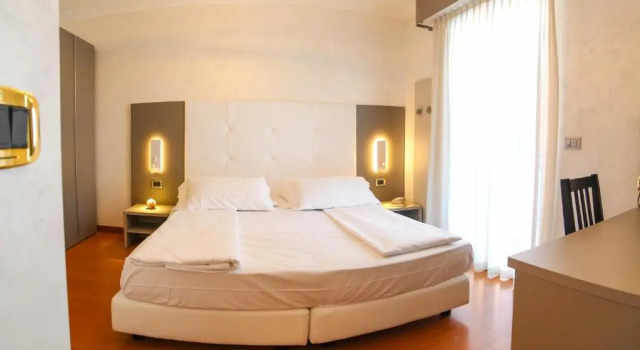 Полулюкс Grand Hotel Esplanada