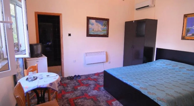 Hotel HAXHIU, Забронировать Отель Отели области Тираны с парковкой, Парковка