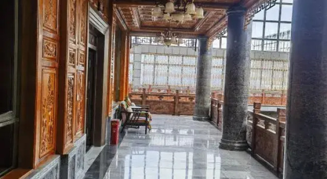 Shangri-La Yicangyuan Homestay, Buchen Sie Hotel Hotels in Yunnan mit Parkplatz, Parkplätze