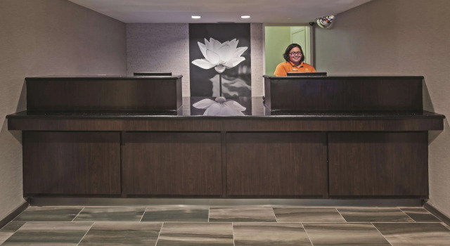La Quinta Inn by Wyndham San Marcos, Buchen Sie Gasthaus San Marcos Texas Hill Country