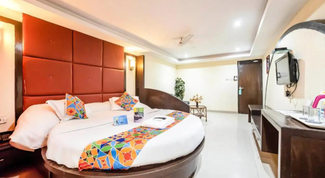 Люкс OYO 6648 Hotel Royal Residency
