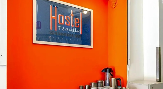 Кровать в общем номере Tequila Sunrise Hostel Adelaide