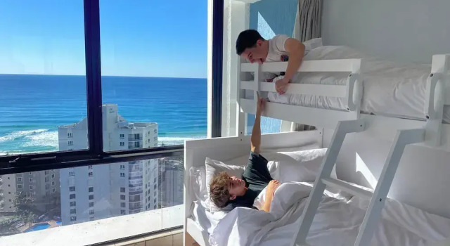 Номер Superior с 2 комнатами с балконом и с видом на океан Aegean Apartments Surfers Paradise