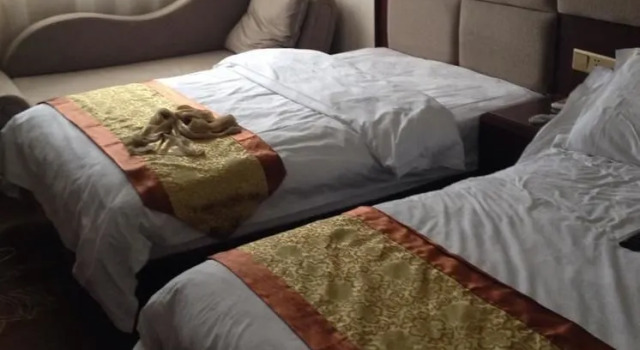 Youlian Hotel Kunming, Rezerwuj Hotel Hotele w Kunming z parkingiem, Parking