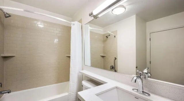 Двухместная студия люкс Sonesta Simply Suites Chicago Waukegan