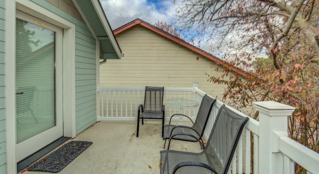 Люкс Luxury с балконом и с видом на сад Carlisle Garden Suites
