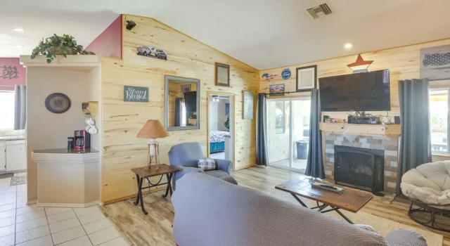 Lovely Bullhead City Retreat w/ Patio & Grill!, Prenota Hotel Bullhead City Arizona