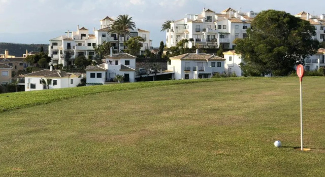 Апартаменты Apartment - Sleeps 4 - Parking - Garden - Pool