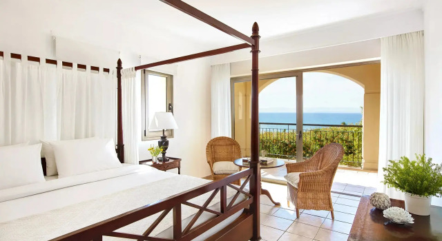 Номер VIP семейный Garden Цокольный этаж с видом на море Grecotel LUXME Oasis