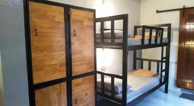 Кровать в общем номере Baan hostel
