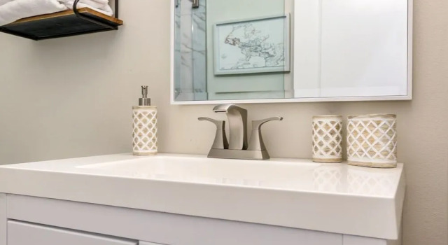 Hosteeva 3BR Steps to St. Charles Ave, Забронировать Отель Отели Нового Орлеана 4 звезды, рядом с Brevard-Clapp House, 4*