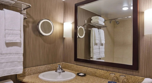 Четырёхместный номер Deluxe Courtland Grand Hotel, Trademark Collection by Wyndham former Sheraton Atlanta