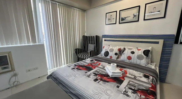 Студия Standard с балконом Dels Condotel across NAIA Terminal 3