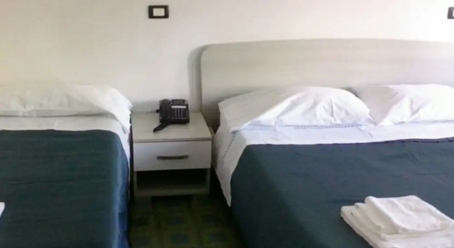 Четырёхместный номер Standard с балконом Hotel Aurora