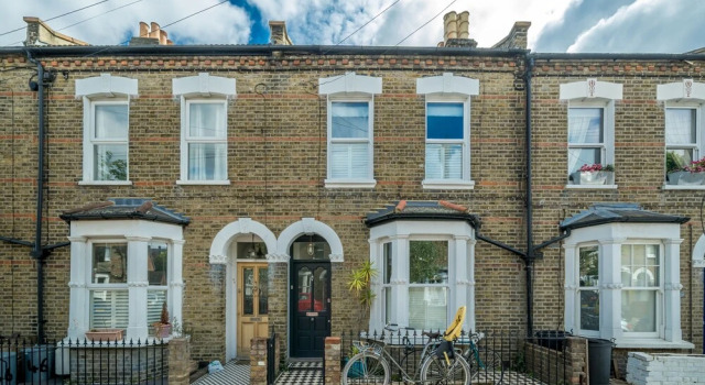 Altido Homely 4-Bed House W/ Terrace In Wandsworth