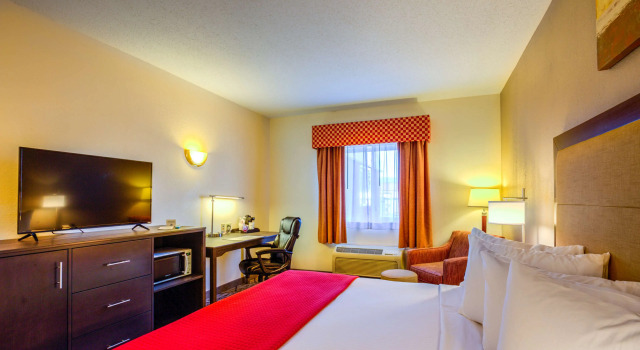 Двухместный люкс с 2 комнатами Best Western Nittany Inn Milroy