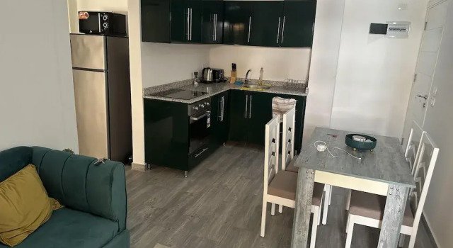1 Bed Apartment Sleeps 2 - Communal Pool - Parking