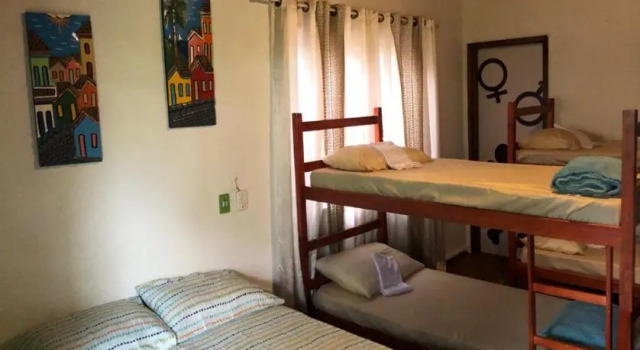 Люкс с балконом Hostel 4 Elementos - 200 metros da Praia de Pernambuco e do Mar Casado