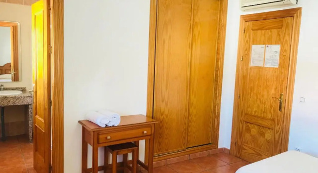 Hostal Restaurante Ecuador, Varaa Hotelli Darro Granada