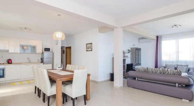 Awesome Home in Prigradica With Wifi and 3 Bedrooms, Prenota Hotel Hotel a Croatian Islands con piscina, Piscina
