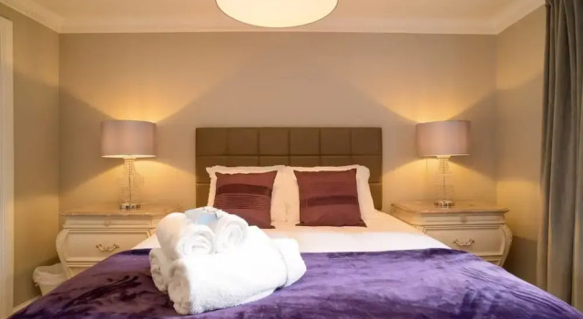 JOIVY Gorgeous Stockbridge Apt With Underground Parking, Забронировать Апартаменты/квартира Отели Эдинбурга с парковкой, рядом с Памятник Вальтеру Скотту, Парковка