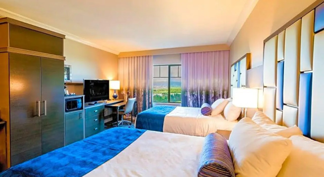 Кровать в общем номере Bear River Casino Resort