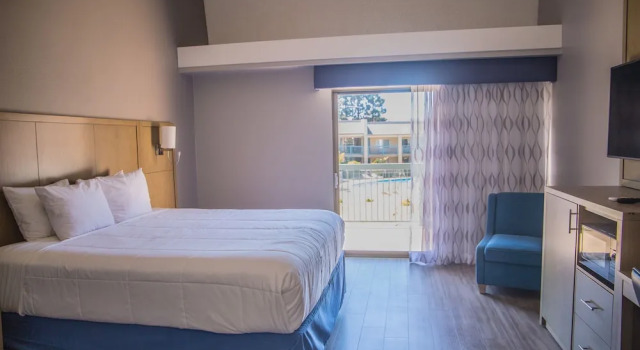 Двухместный номер Standard с балконом Days Inn by Wyndham Redwood City