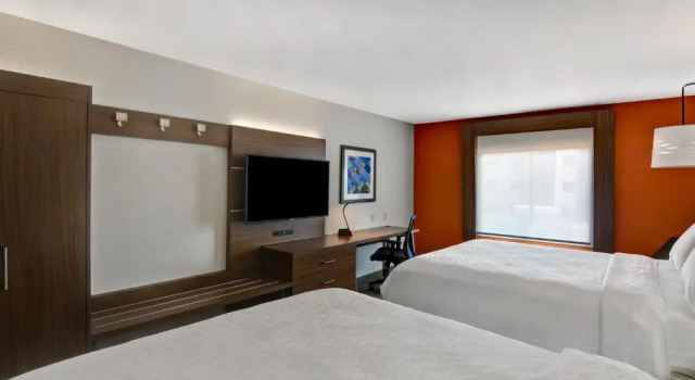 Четырёхместный номер Standard Holiday Inn Express Hotel & Suites Anderson I-85 - HWY 76, Exit 19B by IHG