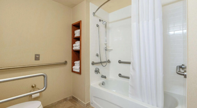 Четырёхместный номер Standard Hampton Inn & Suites Mystic