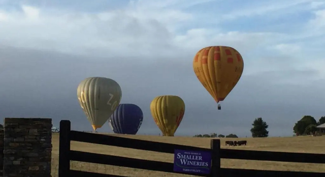 Bundjil Studio, Rezerwuj Hotel Hotele w Yarra Valley z parkingiem, Parking
