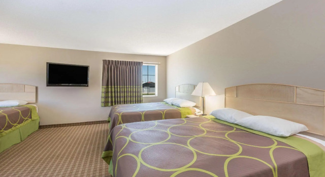 Suite sestupla Super 8 by Wyndham Carroll/East