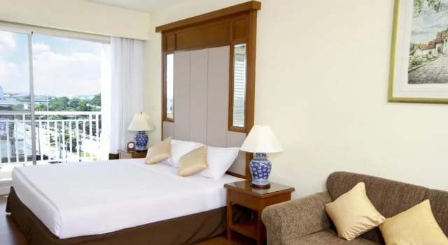 Люкс Kameo Grand Rayong Hotel & Serviced Apartments