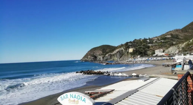 Апартаменты с 3 комнатами DELIZIOSO ATTICO CON AMPIO TERRAZZO e GARAGE A DUE PASSI DAL MARE e DALLE CINQUETERRE LT-0485