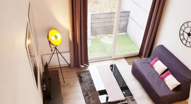 Appartement cinéma aux portes du Futuroscope, Забронировать Апартаменты/квартира Отели Шаснёй-дю-Пуату с парковкой, рядом с Futuroscope Congrès-Événements, Парковка