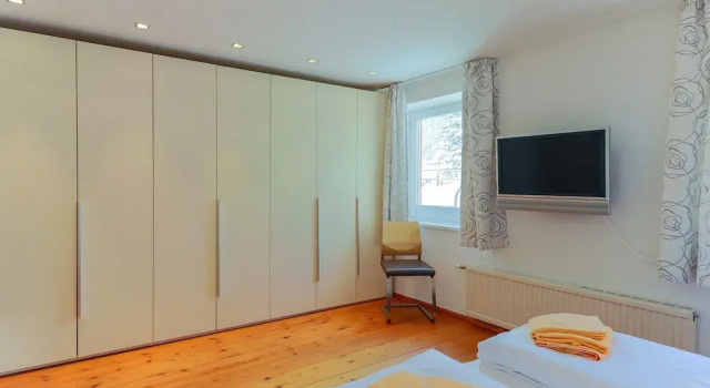 Коттедж с балконом Luxurious Holiday Home in Krimml with Sauna